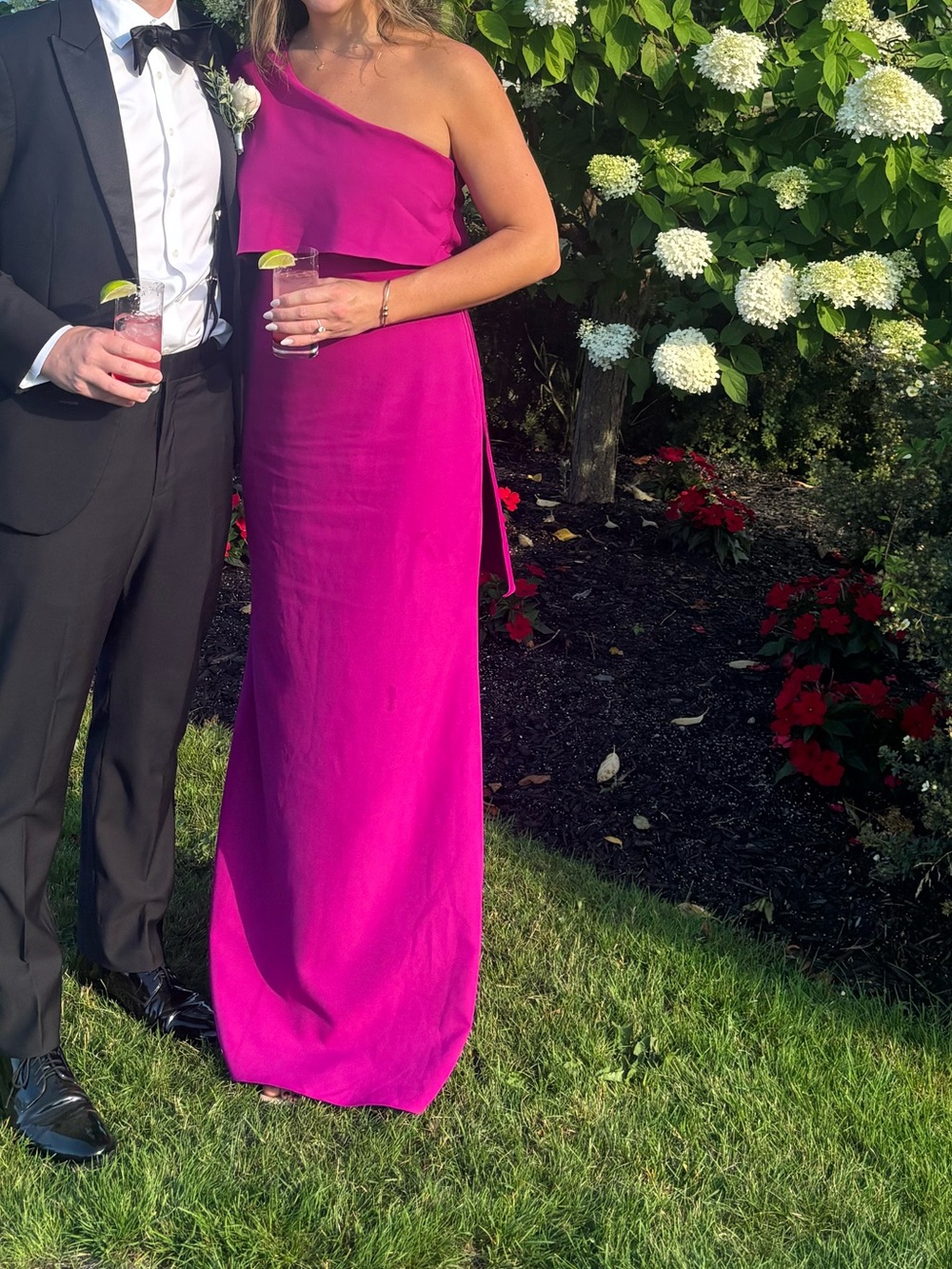 Vince Camuto One Shoulder Cape Sleeve Fuchsia Formal Gown Dress Size 8